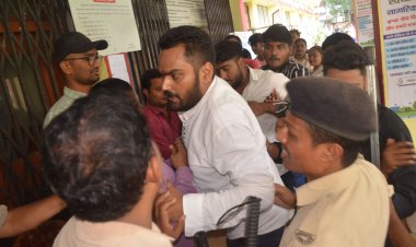 Dhanbad: म्यूनिशिपल कॉरपोरेशन में 12.70 करोड़ के टेंडर को लेकर विवाद, रघुकुल और सिंह मेंशन समर्थकों में झड़प