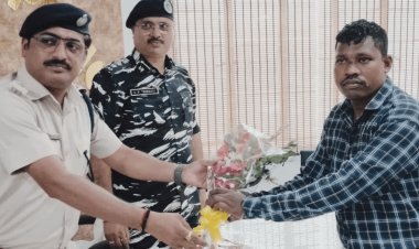 Jharkhand: लातेहार पुलिस की बड़ी उपलब्धि, JJMP का सब जोनल कमांडर कमलेश सिंह ने किया सरेंडर