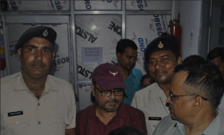 Dhanbad : DC ऑफिस के रेकड़ रूम के हेड क्लर्क ACB ने घूस लेते दबोचा