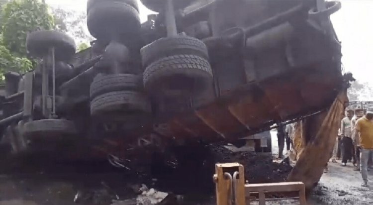Dhanbad : गोविंदपुर में ट्रक और टैंकर के बीच भिड़ंत, दो की मौत