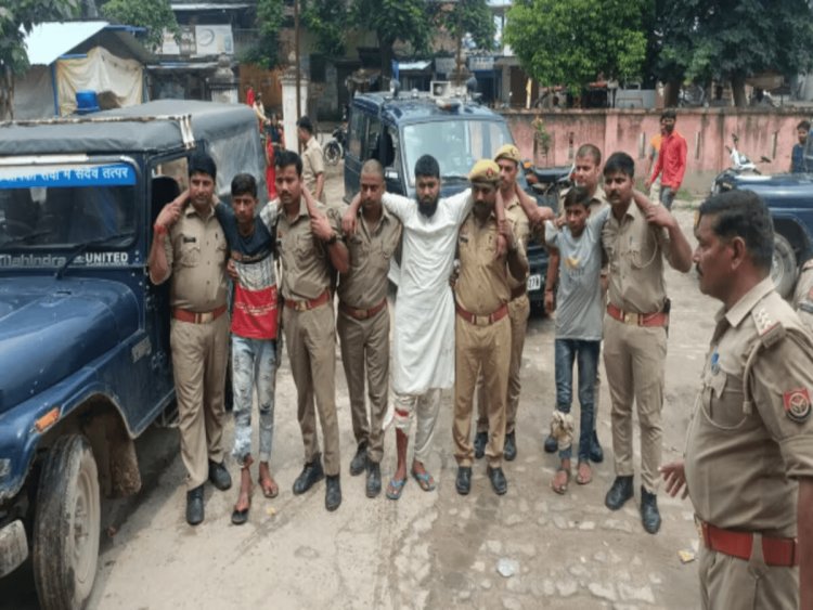 Uttar Pradesh : छात्रा का दुपट्टा खींचनेवालों से एनकाउंटर, पुलिस कांस्टेबल की राइफल छीनकर भाग रहे तीनों मनचले अरेस्ट