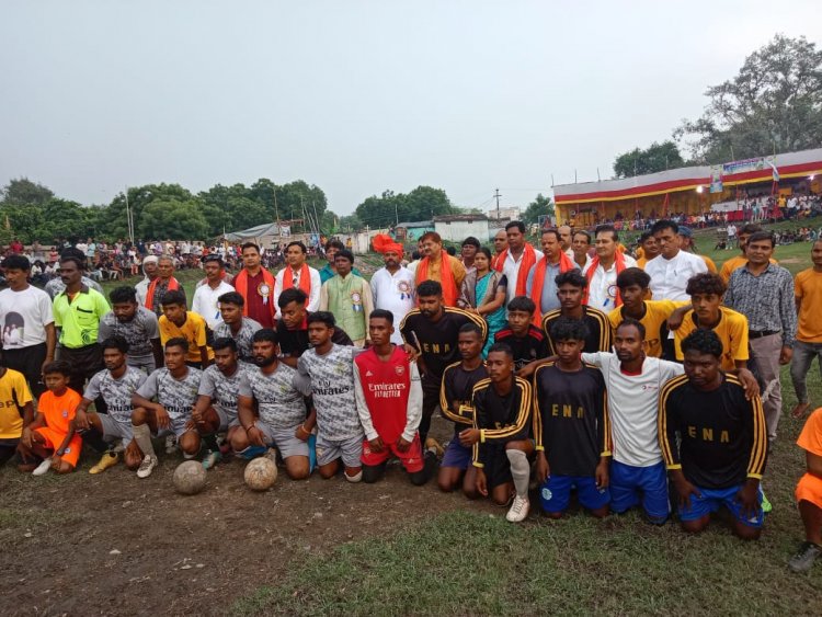 Dhanbad: फुटबाल टुर्नामेंट के फाइनल मैच में बेरमो ने बस्ताकोला को हराया