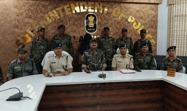 Jharkhand : लातेहार पुलिस को मिली बड़ी सफलता, आठ लाख का इनामी माओवादी सबजोनल कमांडर अघनु गंझू अरेस्ट