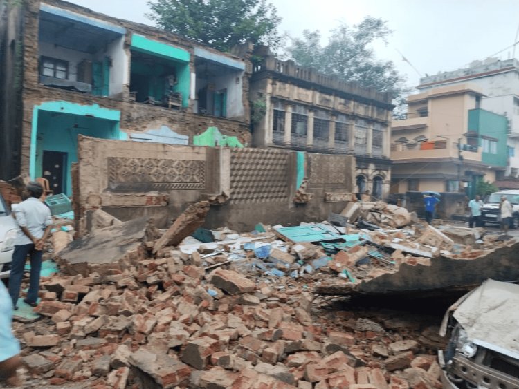 Dhanbad: BJP लीडर राजकुमार अग्रवाल का घर ढहा, तीन वाहन क्षतिग्रस्त, कोई हताहत नहीं