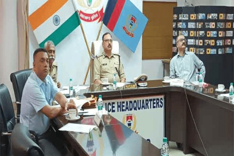 Jharkhand: त्योहारों को लेकर पुलिस अलर्ट, डीजीपी ने की समीक्षा बैठक, दिये कई दिशा-निर्देश 