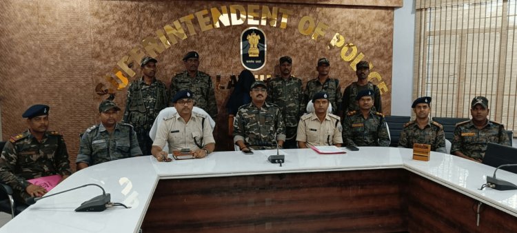 Jharkhand : लातेहार पुलिस को मिली बड़ी सफलता, आठ लाख का इनामी माओवादी सबजोनल कमांडर अघनु गंझू अरेस्ट