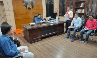 Dhanbad: जनता की समस्याओं का प्राथमिकता से करें समाधानःडीसी वरुण रंजन