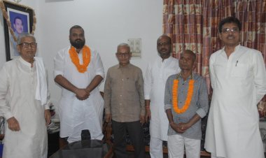 Dhanbad: रघुकुल ने सिंह मेंशन को दिया बड़ा झटका, अभिषेक सिंह ने जनता श्रमिक संघ छोड़ जमसं बच्चा गुट में हुए शामिल