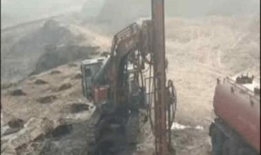 Jharkhand: रामगढ़ मे नक्सलियों ने CCL माइंस की ड्रिल मशीन में लगायी आग, हवाई फायरिंग, किया मारपीट 