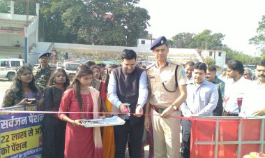 Dhanbad:DC,SSP ने किया 14000 वर्ग फीट में बने भगवान बिरसा मुंडा के मोजैक पोर्ट्रेट का उद्घाटन