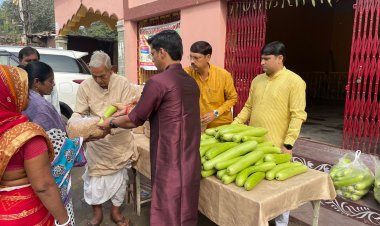 Dhanbad: भारद्वाज सेवा ट्रस्ट ने निरसा में किया कादु व गेहूं का वितरण 