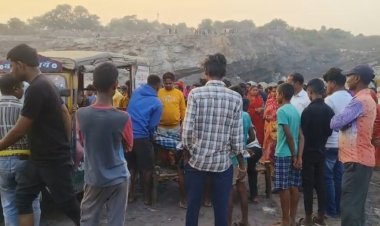 Dhanbad: तेतुलामारी में इलिगल कोल माइनिंग के दौरान चाल धंसने से महिला की मौत, मुआवजे की मांग को ले धरना