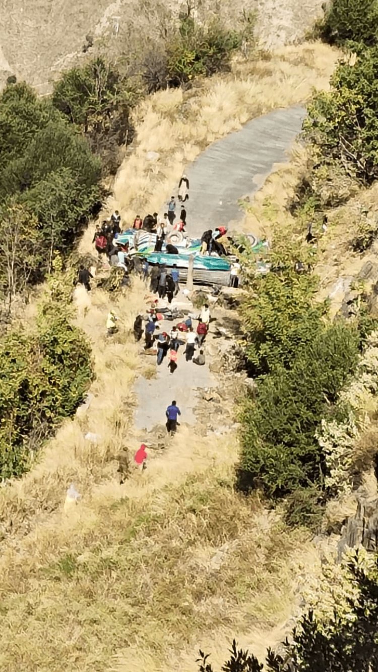 Jammu and Kashmir: डोडा में 250 फीट नीचे खाई में गिरी बस, 38 की मौत, 19 लोग घायल