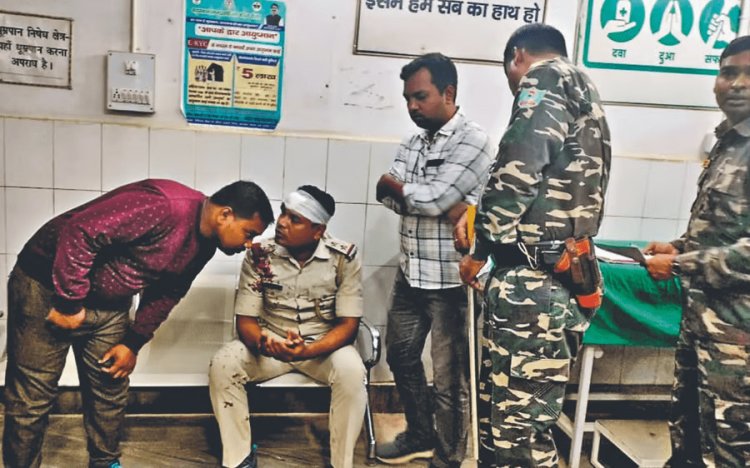 Jharkhand: गोड्डा में प्रतिमा विसर्जन कर लौटते समय दो गुटों में मारपीट, पुलिस वाहन पर भी पथराव, SI हुए जख्मी