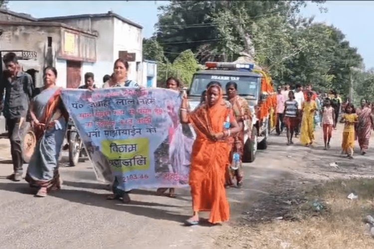 Jharkhand: बुधनी मंझियाइन पंचतत्व में विलीन, लोगों ने गाजे-बाजे के साथ निकली अंतिम यात्रा