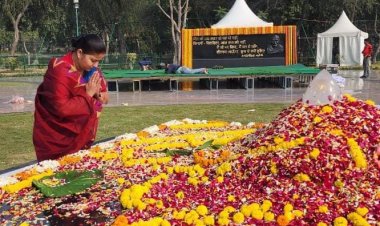 नई दिल्ली: रागिनी  सिंह ने सदैव अटल ' स्मृति स्थल पर पूर्व प्रधानमंत्री को  श्रद्धा सुमन किया अर्पित