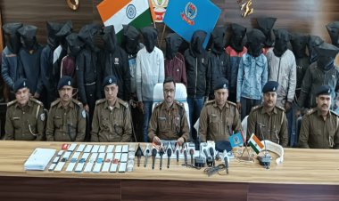 Jharkhand: गिरिडीह में एक साथ 20 साइबर क्रिमिनल अरेस्ट, 27 मोबाइल फोन, 50 सिमकार्ड, एक लाख 38 हजार कैश बरामद