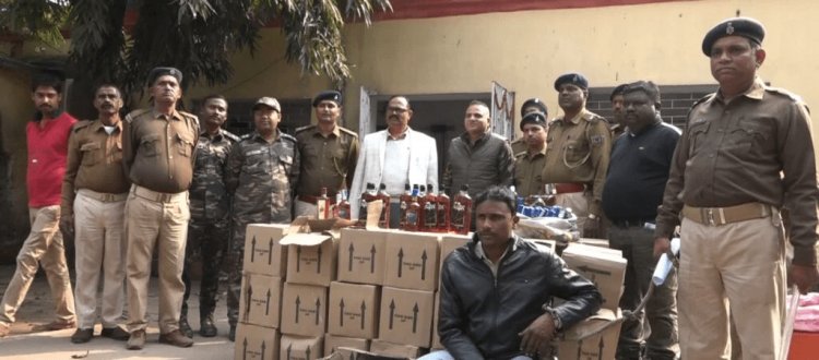Dhanbad: एक्साइज डिपार्टमेंट की टीम को मिली बड़ी सफलता,  पांच लाख रुपये की नकली शराब जब्त