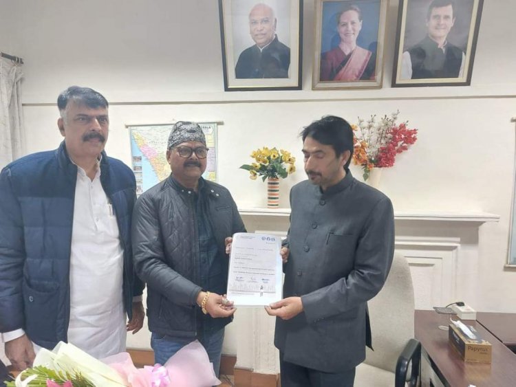 New Delhi: झारखंड कांग्रेस के प्रभारी गुलाम अहमद मीर से मिले प्रदेश अध्यक्ष राजेश ठाकुर व अशोक सिंह