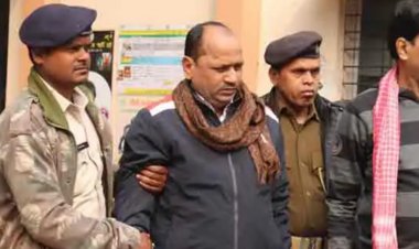 Dhanbad: ACB ने सिविल सर्जन ऑफिस के क्लर्क को चार हजार रुपये घूस लेते हुए रंगे हाथ किया अरेस्ट