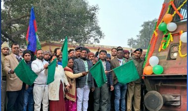 Dhanbad: धनबाद-चंद्रपुरा पेसेंजर ट्रेन का परिचालन शुरु, चंद्र प्रकाश व ढुल्लू ने दिखायी हरी झंडी