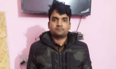 Dhanbad : 15 हजार रुपये घूस लेते गोविंदपुर पुलिस स्टेशन के SI विक्रम कुमार को ACB ने रंगेहाथ किया अरेस्ट