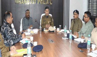Dhanbad: DIG ने की SSP और पुलिस अफसरों के साथ बैठक,  संगठित अपराध और कोयला चोरी पर रोक का निर्देश