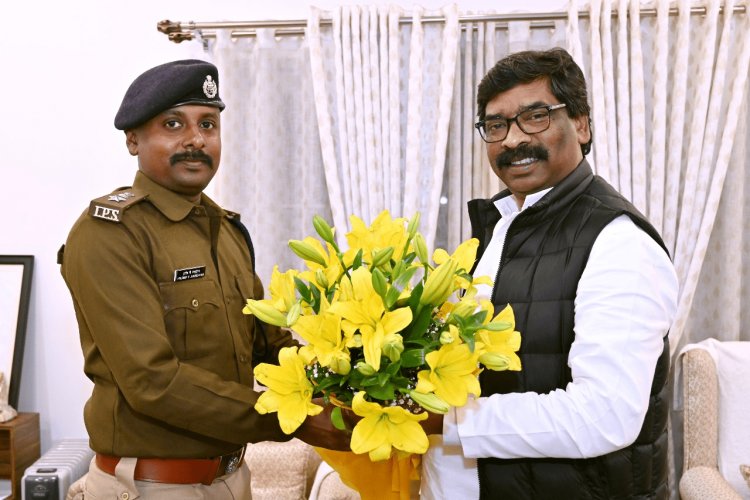 Dhanbad SSP ने सीएम से की मुलाकात, नवबर्ष की शुभकनाएं दी