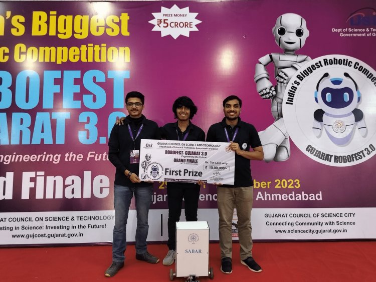Dhanbad: IIT ISM के स्टूडेंट्स ने बनाया पहले अनोखा Robot,गुजरात से जीत लाये 10 लाख का प्राइज