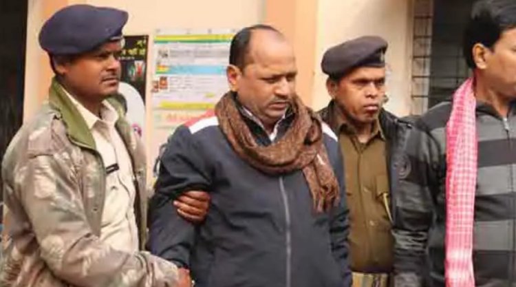 Dhanbad: ACB ने सिविल सर्जन ऑफिस के क्लर्क को चार हजार रुपये घूस लेते हुए रंगे हाथ किया अरेस्ट