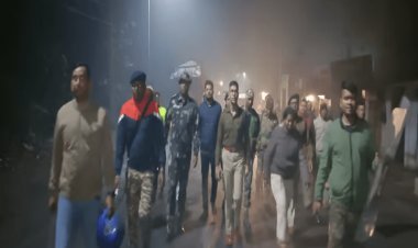 Dhanbad: लोयाबाद में ट्रक की चपेट में आने से युवक की मौत, ग्रामीणों ने जमकर किया हंगामा, तोड़फोड़, पथराव