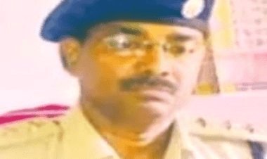Bihar: इनामी DSP ने गया कोर्ट में किया सरेंडर, भेजे गये जेल, सरकारी क्वार्टर में नाबालिग से किया था दुष्‍कर्म