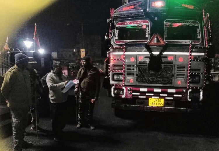 Dhanbad: धनबाद में माइनिंग टास्क फोर्स का सरपराइज चेकिंग, 60 कोयला लदे ट्रकों की जांच, एक जब्त