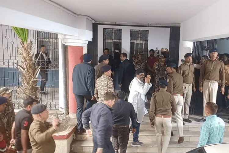 Jharkhand: एक्स सीएम हेमंत सोरेन की ईडी कोर्ट में पेशी, भेजे गये होटवार जेल