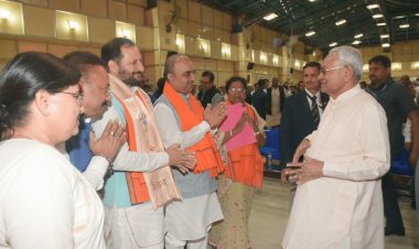 Bihar: नीतीश कैबिनेट का विस्तार, बीजेपी से 12 व जेडीयू के नौ मिनिस्टर्स ने ली शपथ