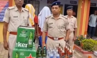 Dhanbad: झारखंड- बंगाल बोर्डर पर वाहन चेकिंग के दौरान भारी मात्रा में शराब जप्त
