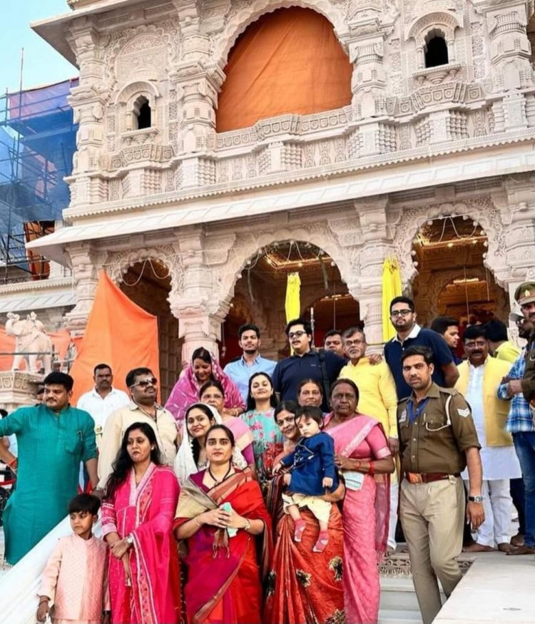 Jharkhand : झरिया से कांग्रेस MLA पूर्णिमा नीरज सिंह पहुंची अयोध्या, फैमिली संग शेयर कीं फोटो