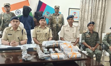 Jharkhand:चाईबासा में PLFI के एरिया कमांडर समेत तीन अरेस्ट, दो AK-47 जब्त