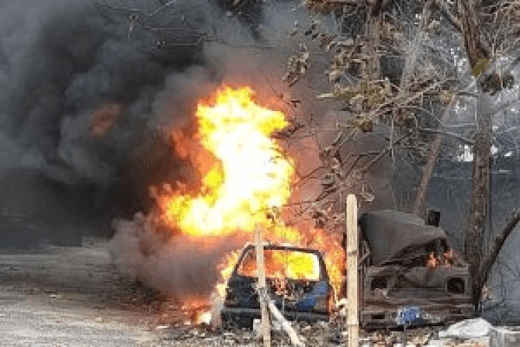 Jharkhand: धनबाद कृषि बाजार समिति कैंपस में लगी आग, आठ गाड़िया जली, फायर ब्रिगेड की टीम ने आग पर पाया काबू