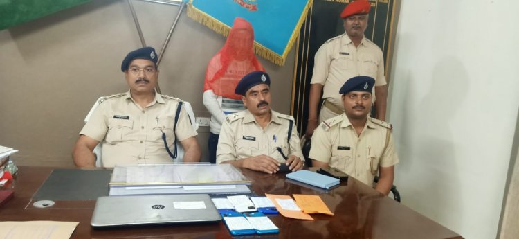 Dhanbad: कुख्यात साइबर क्रिमिनल विक्रम दास को पुलिस ने किया अरेस्ट