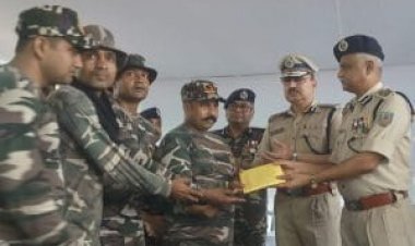 Jharkhand:DGP ने चाईबासा एनकाउंटर में पांच नक्सलियों को शूट करनेवाली टीम को किया सम्मानित