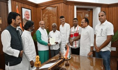 Jharkhand : CM चंपई सोरेन ने गवर्नर को सौंपा इस्तीफा, हेमंत सोरेन ने सरकार बनाने का किया दावा