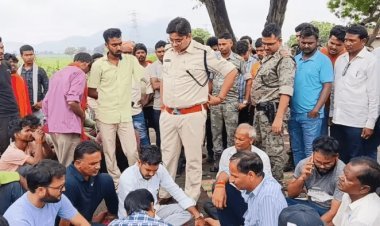 Jharkhand:लातेहार में कांवड़ियों की गाड़ी बिजली पोल से टकरायी, करंट से पांच की मौत