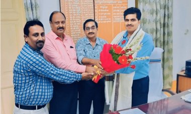 Dhanbad: DGMS के नये डीजी उज्जवल ताह को इनमोसा ने बुके देकर किया अभिनंदन