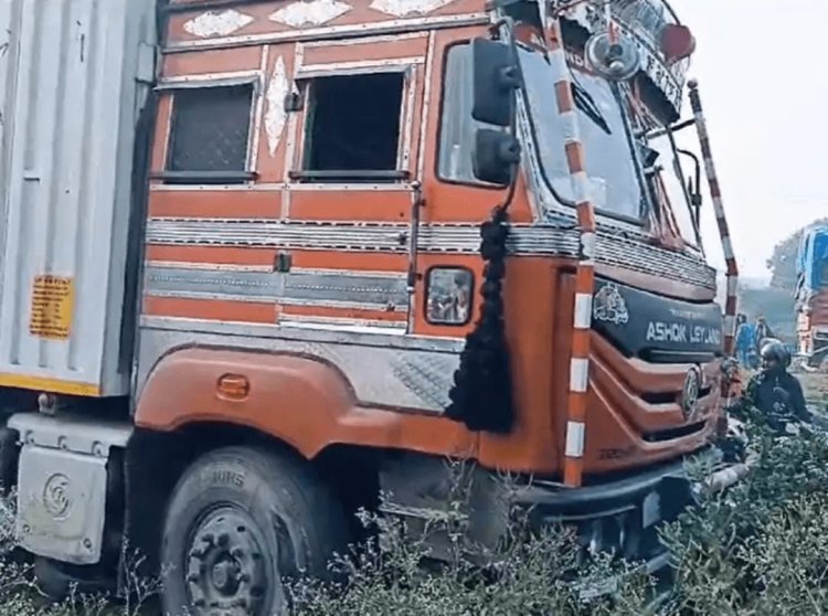 Dhanbad: NH- 19 पर कंटेनर में घुसी बाइक, युवक की मौत, दो महिलाएं जख्मी