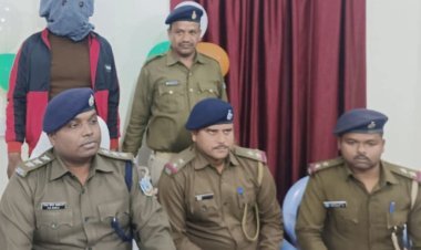 Dhanbad: रेलवे में नौकरी देने के नाम पर लाखों की ठगी करने वाले को निरसा पुलिस ने किया गिरफ्तार