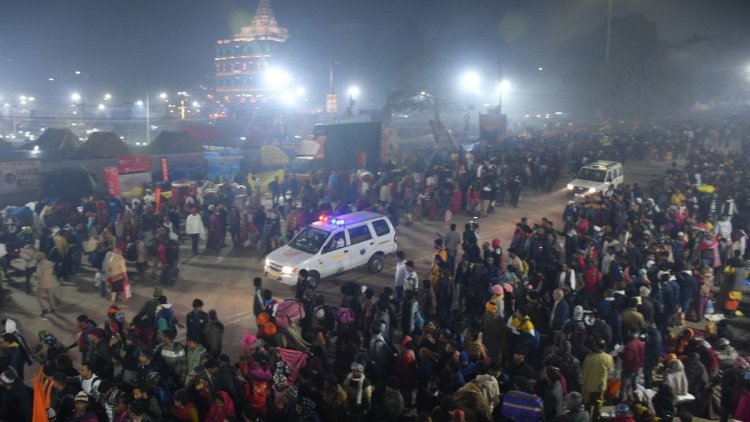 Mahakumbh Stampede : भगदड़ में UP Police की तत्परता से बची लोगों की जान, सेकंडों में बना डाला 'ग्रीन कॉरिडोर'