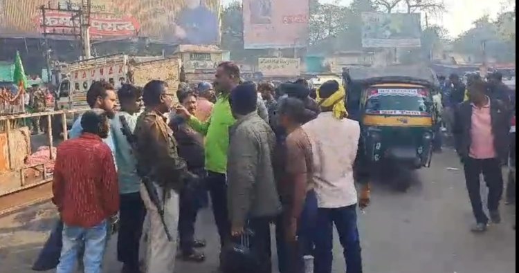 Dhanbad : रांगाटांड श्रमिक चौक पर ट्रक ने मां-बेटी को कुचला, महिला की मौके पर मौत