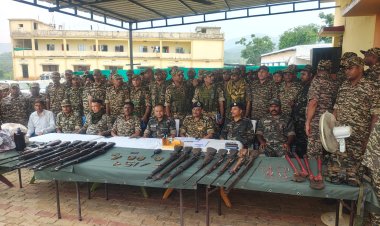 Jharkhand: गिरिडीह पुलिस को मिली बड़ी सफलता, नक्सली ठिकानों से रायफल, SLR व भारी मात्रा में विस्फोटक बरामद