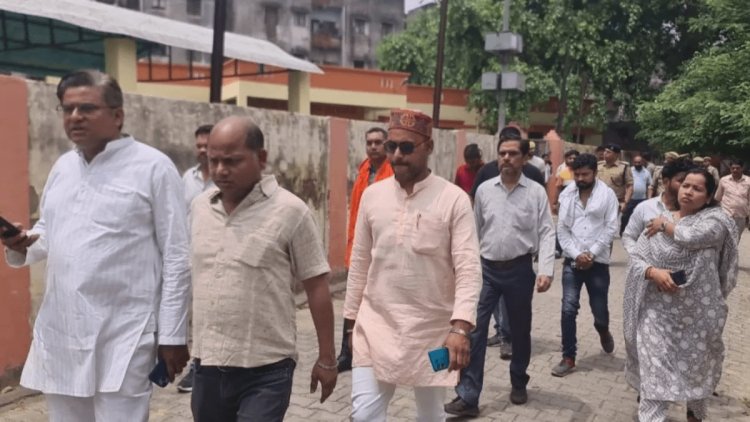 Uttar Pradesh : यूपी में छेड़खानी से तंग छात्रा ने किया सुसाइड, SO लाइन हाजिर, गांव में टेंशन